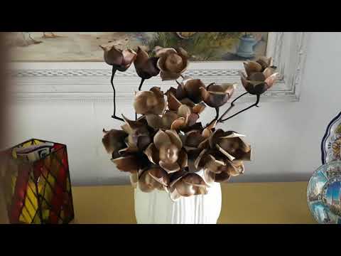 artesanato com a flor de  madeira cipó café