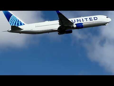 United Airlines take off from RW 07R at Berlin BER Airport
