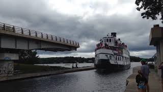 preview picture of video 'Wenonah II passing through Port Sandfield'