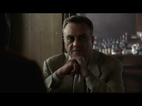 Chris nem tudja befogni a száját - Maffiózók