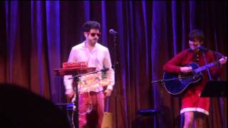 Kevin and Graham do Wham's "Last Christmas"