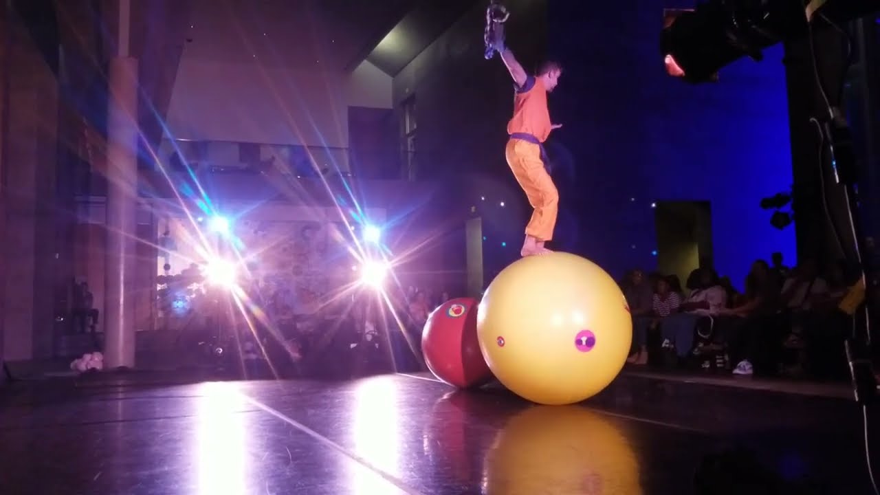 Promotional video thumbnail 2 for Circusball Walker and Juggler
