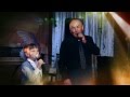 Тамада и ведущий юбилеев Искандар Саитов с дочкой исполняют песню "Родные люди ...