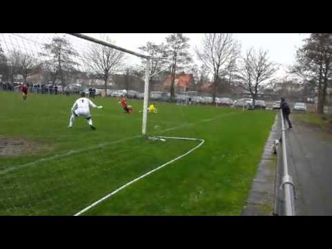 Steve Schalkwijk scoort voor Walcheren tegen Arnemuiden