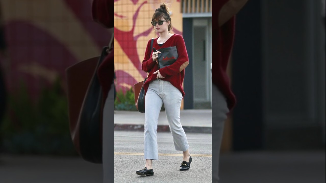 Dakota Johnson Street Style 😍 #dakotajohnson #streetstyle