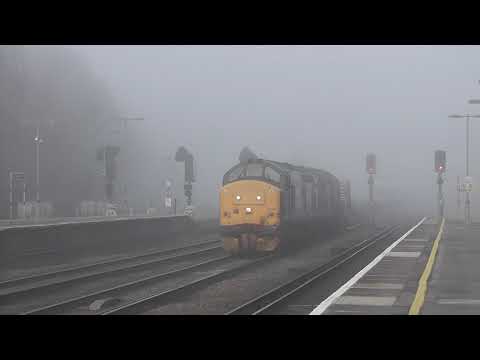 (HD) DRS 37409 + 37229 pass Tonbridge working 6O62 - 1/3/12