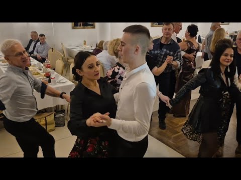 24.01.2026 Arek znów rozchwytywany w tańcu a Kapela Stąporkowska świetnie do tego przygrywa