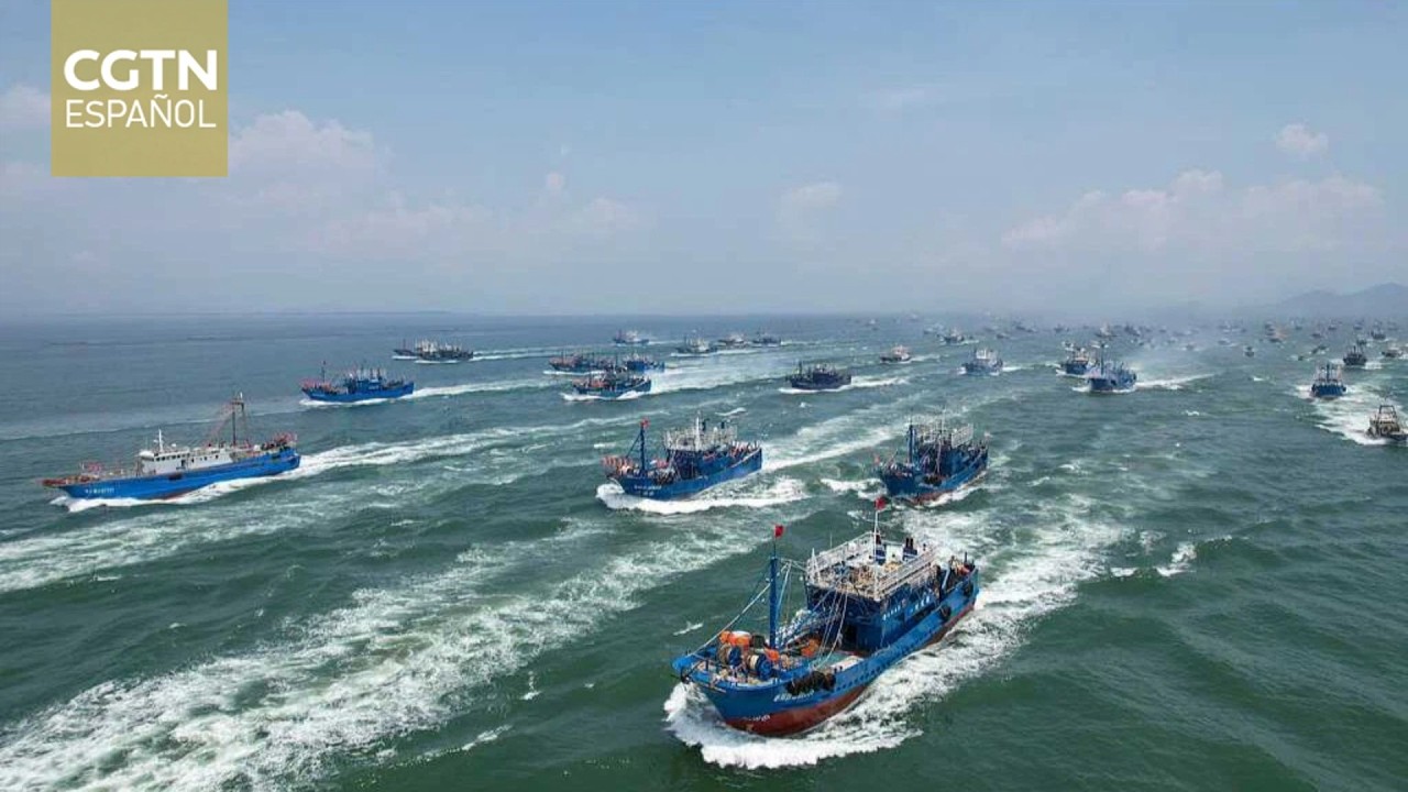 Pescadores de la isla de Hainan, en el sur de China, vuelven a faenar tras el fin de la veda estival