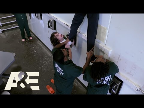 Inmates Fight Over What to Watch on TV | 60 Days In | A&E