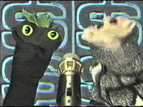 Sifl & Olly S02E05 - Weed Puller & Secret Finger Fan Club President