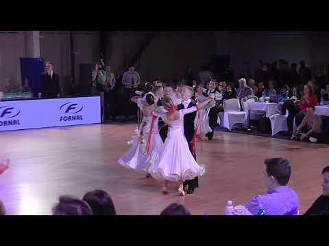 132 Mikuláš Svěntý - Julia Procházková /MČR T10 2018/ Kojetín/ Junior I./ 2.kolo/ Slowfox