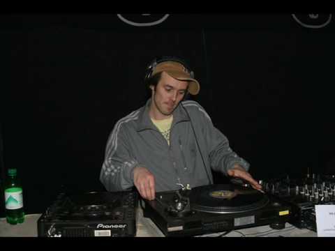 DJ PURSUIT + MC NATZ MC L.T (ESCAPE 22/09/06) PART 2