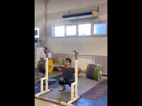 Yigit Erdogan (60) 241 kg squat