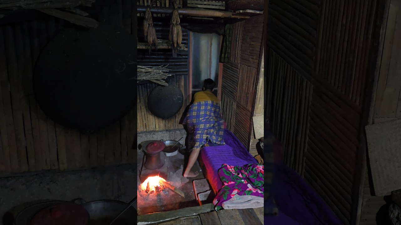 Medianoche Jum'at Kliwon Durmiendo profundamente En la cocina Junto a un cementerio viejo