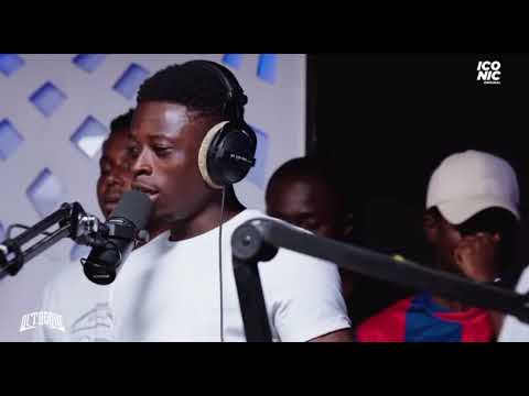 @Mcone01 s’ambiance dans le studio d’@iconic_thenewafrica  avec la Mc team 