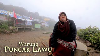 Download lagu Warung Mbok Yem - The highest stall in Indonesia 3,150 meters above sea level at the peak of Moun... mp3