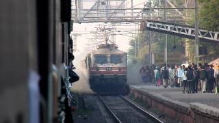 preview picture of video 'Thundering overtake BRC WAP-5 Ahmedabad Shatabdi overtakes Gujarat Express!!'