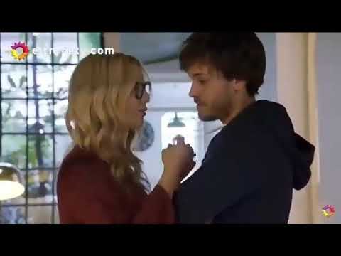 Trini pidiendole perdón a Leo - Simona