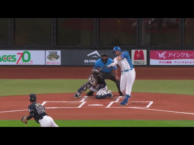 【1回裏】鋭い当たり!! ファイターズ・マルティネス ライトへの先制タイムリー2ベース!!  2024年7月31日 北海道日本ハムファイターズ 対 オリックス・バファローズ