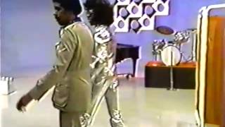 Mike Douglas Show w/Richard Pryor & Sly Stone 11/27/74 (Pryor on drums)