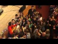 Вячеслав Мясников общается со зрителями в зале 