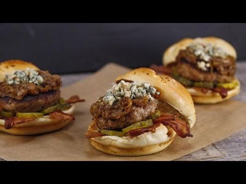 download lagu mp3 mp4 Blue Cheese Turkey Burgers, download lagu Blue Cheese Turkey Burgers gratis, unduh video klip Blue Cheese Turkey Burgers
