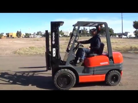 1999 Toyota 62-6FDU30 - 6000lb Pneumatic Forklift for Sale in Phoenix, AZ