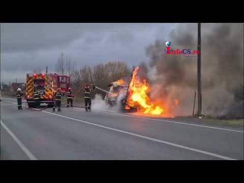 Autoutilitară în flăcări pe DN6 la Jupa lângă Caransebeș