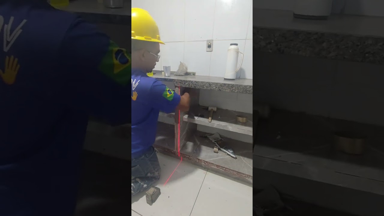 gabinete de pia e bancada impermeável para cozinha feito com porcelanato ou revestimento comum