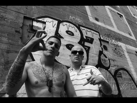 download lagu mp3 mp4 187 Strassenbande Handzeichen, download lagu 187 Strassenbande Handzeichen gratis, unduh video klip 187 Strassenbande Handzeichen