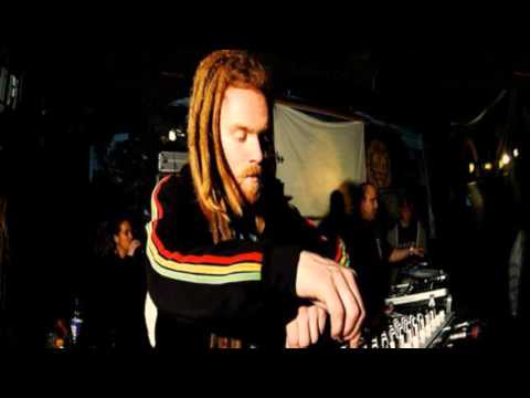 Mungos Hi Fi feat Mikey Murka ۞ Back On the Scene Again