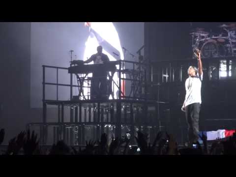 Jay-Z - Izzo (H.O.V.A) + Hard Knock Life (The Ghetto Anthem) (Live)