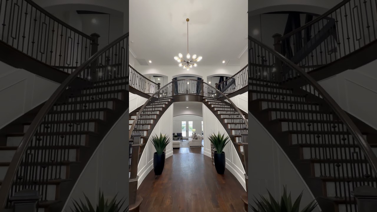 Thoughts on dual staircase? 💭🏡#dallasrealtor #realestate #staircase #videography