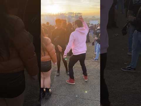 Amanhecendo na Só Track Boa... Alongamento com Dança 😂 #sótrackboa #techno #provenzakarolg