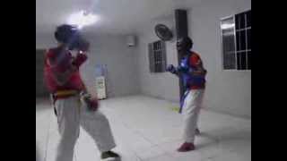 preview picture of video 'lutas de karate goju ryu de contato.LEONARDO VS PAULO MATHEUS.'