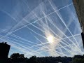 Waar komen al die strepen in de lucht vandaan?