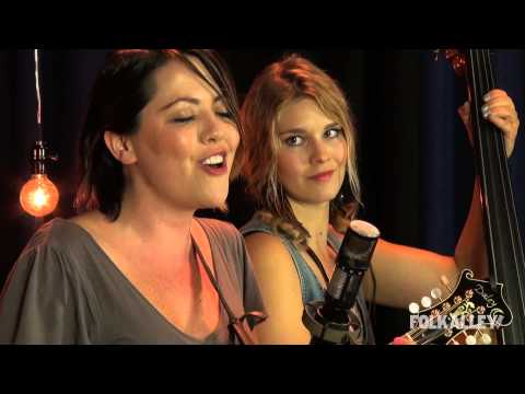 Folk Alley Sessions: Della Mae 