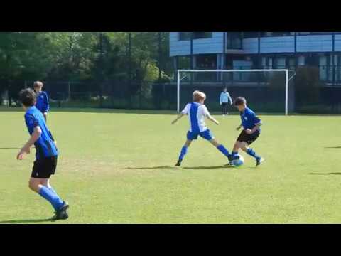 Een goede aanval van Elinkwijk, steekbal, uithaal, raak! 3-2.