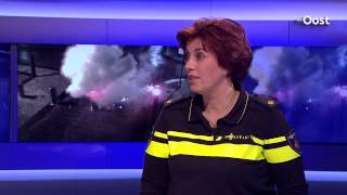 preview picture of video 'Enorme klap en veel schade door vuurwerkbom in Steenwijk: politie deelt beelden daders'