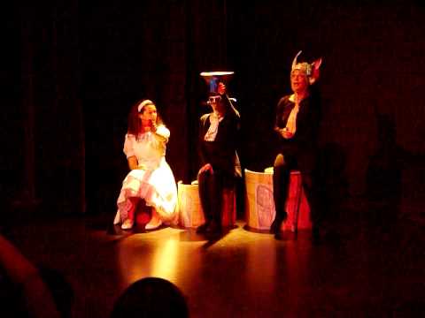 extrait Alice : le Thé chez les Fous