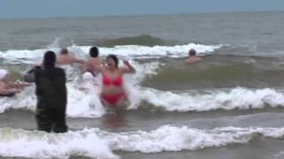 preview picture of video 'Winter swimming in Baltic Sea @ Ventspils 24-01-15'