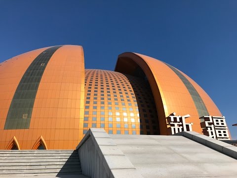 Nos bastidores do Grande Teatro de Xinjiang