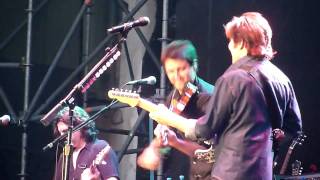 John Fogerty - Lookin&#39; Out My Back Door (live @ Arena / Wien)
