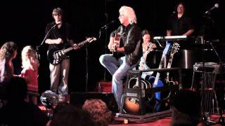 Arlo Guthrie & Family perform "Birds & Ships " This Land is Your Land "