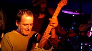 Nuno Bettencourt / Luis Bettencourt - Gravity guitar battle