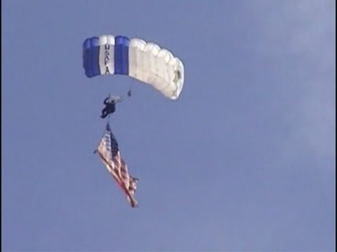 2009 AirPower Over Hampton Roads - USAF Academy Wings of Blue (Morning Jumps)