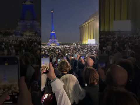 Israelis and the Parisian Jewish community singing Hatikva 9 Oct 2023