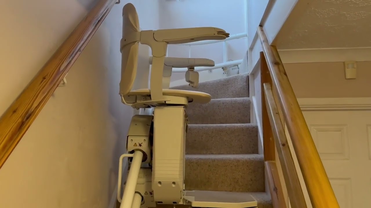 Curved stairlift demonstration Stannah 260
