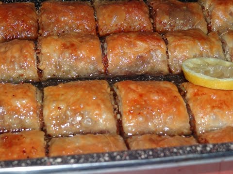 Baklava sa orasima i mljevenim keksom
