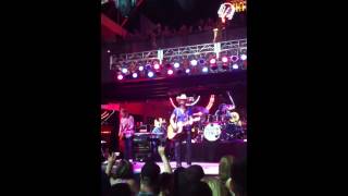 Dustin Lynch - rock you sweet (live)